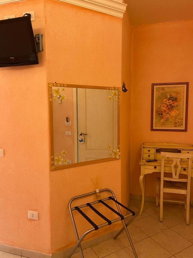 B&B Le Farfalle Palau Bagian luar foto