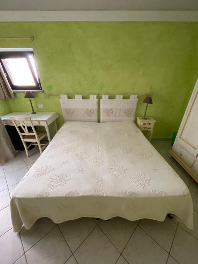 B&B Le Farfalle Palau Bagian luar foto