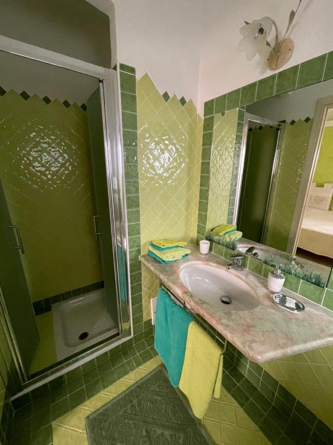 B&B Le Farfalle Palau Bagian luar foto