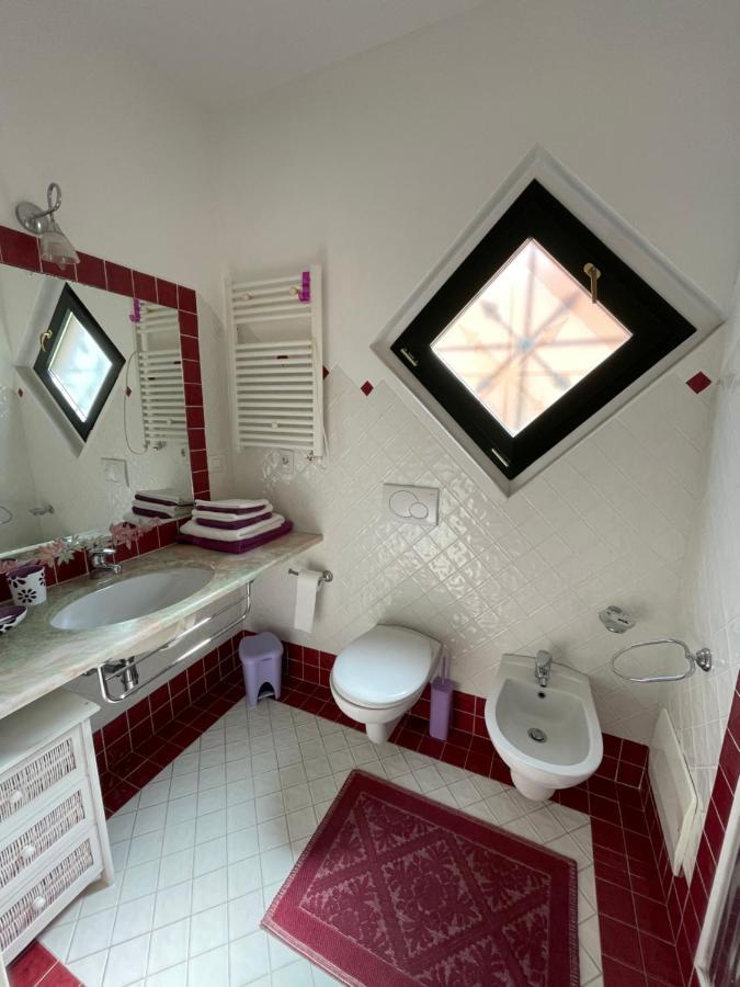 B&B Le Farfalle Palau Bagian luar foto