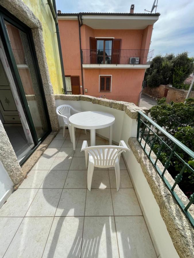 B&B Le Farfalle Palau Bagian luar foto