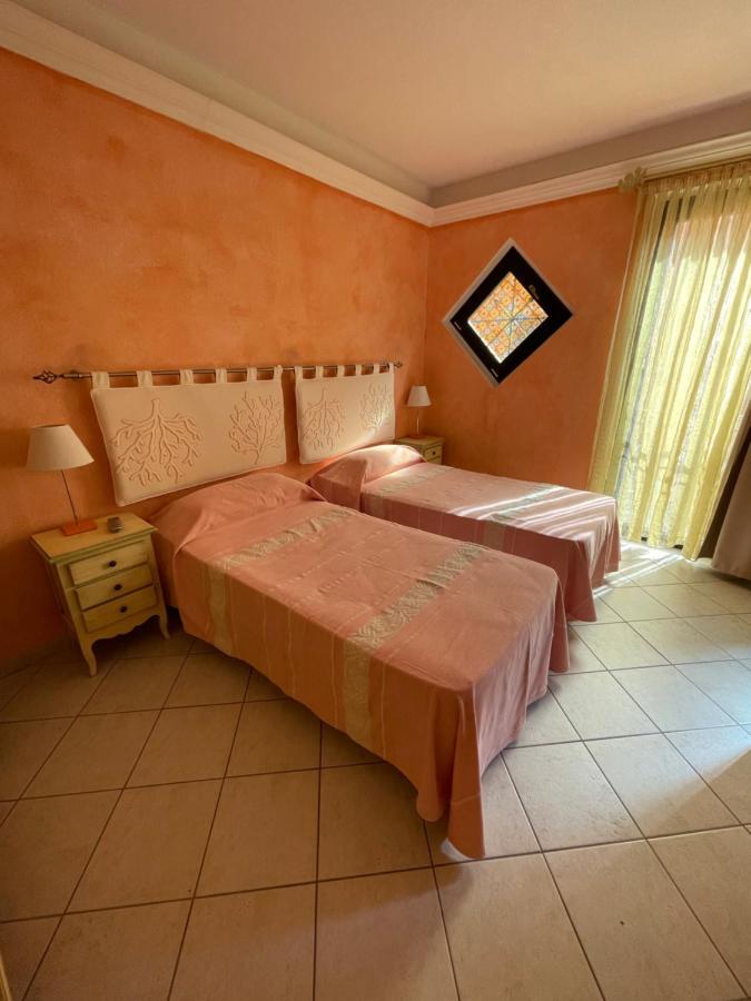 B&B Le Farfalle Palau Bagian luar foto