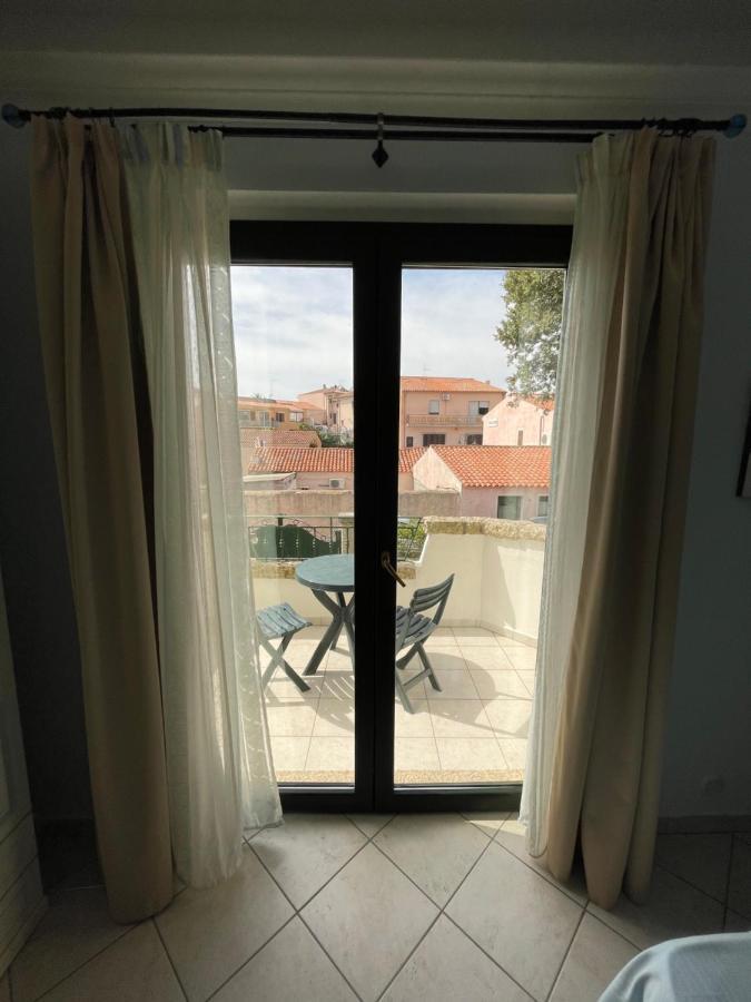 B&B Le Farfalle Palau Bagian luar foto