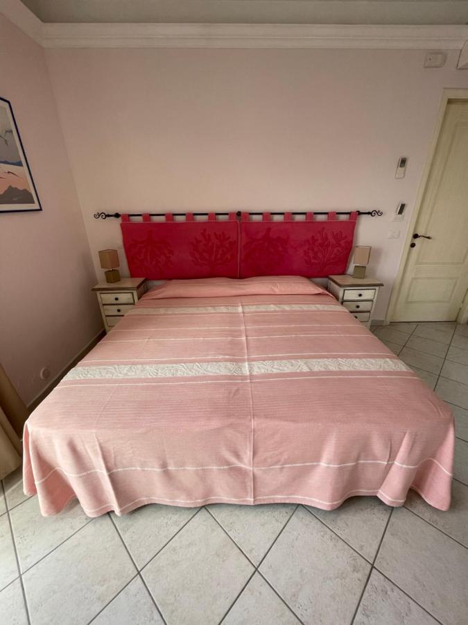 B&B Le Farfalle Palau Bagian luar foto