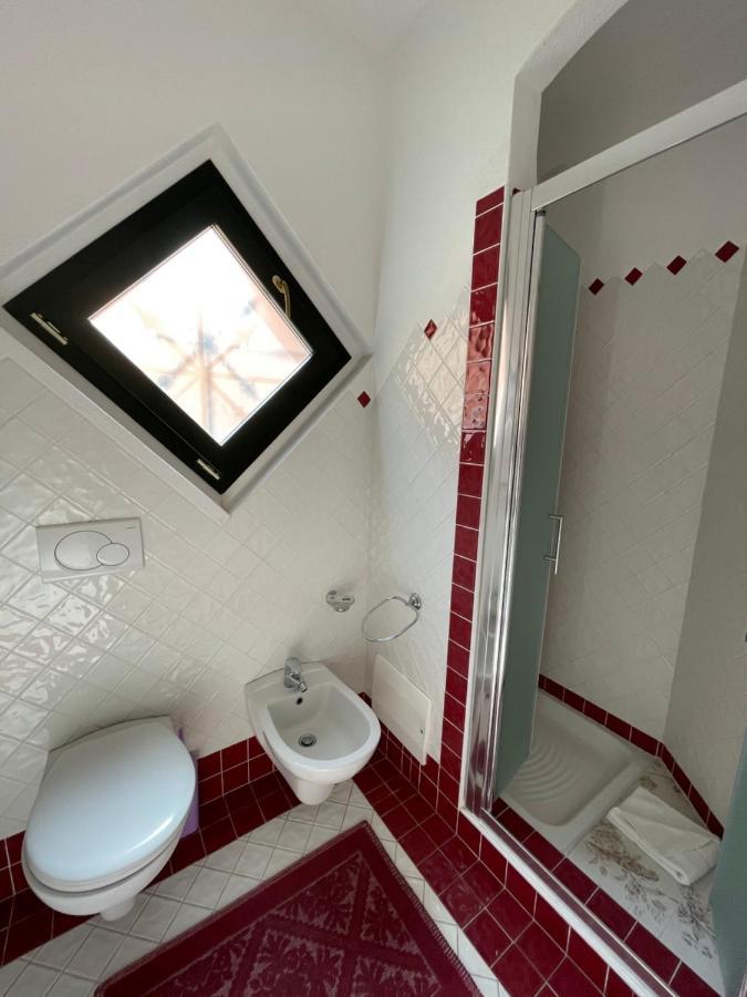 B&B Le Farfalle Palau Bagian luar foto