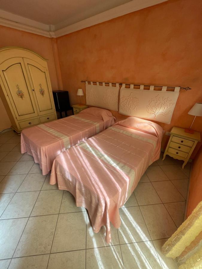 B&B Le Farfalle Palau Bagian luar foto