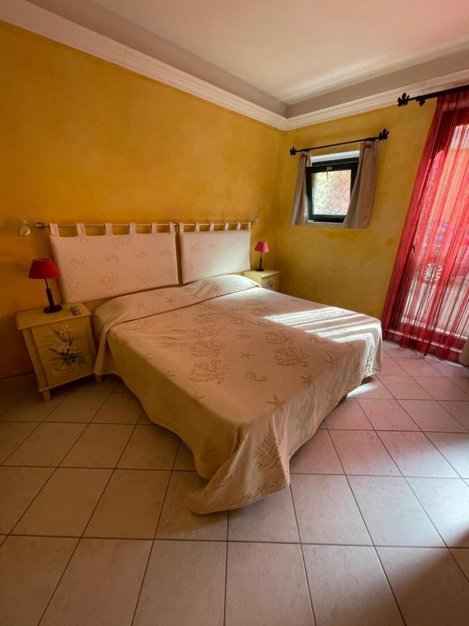 B&B Le Farfalle Palau Bagian luar foto