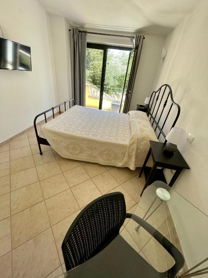 B&B Le Farfalle Palau Bagian luar foto