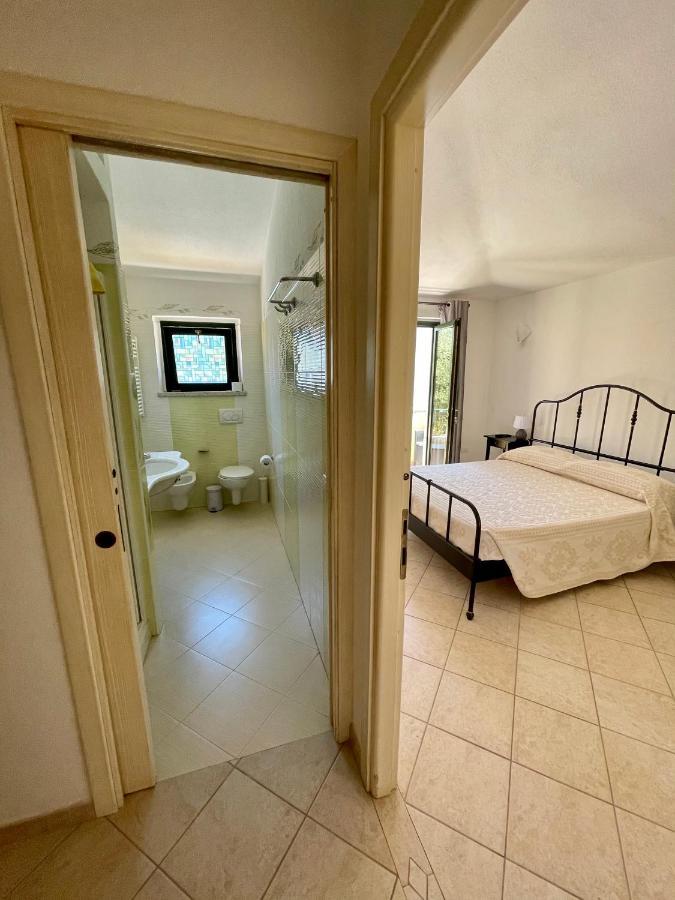 B&B Le Farfalle Palau Bagian luar foto