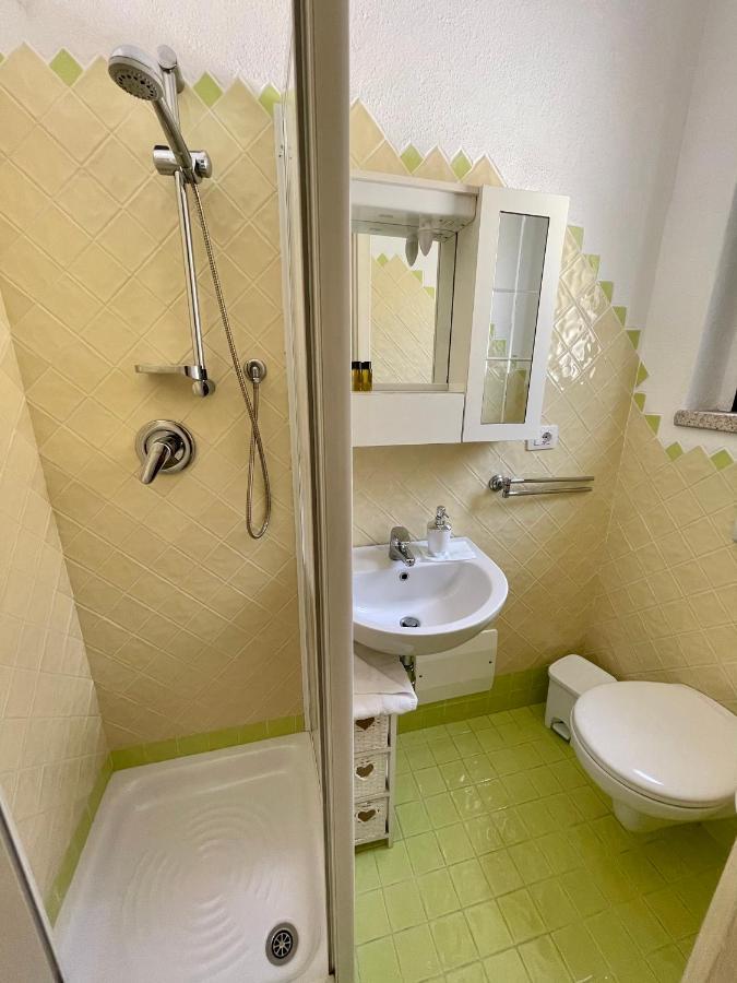 B&B Le Farfalle Palau Bagian luar foto
