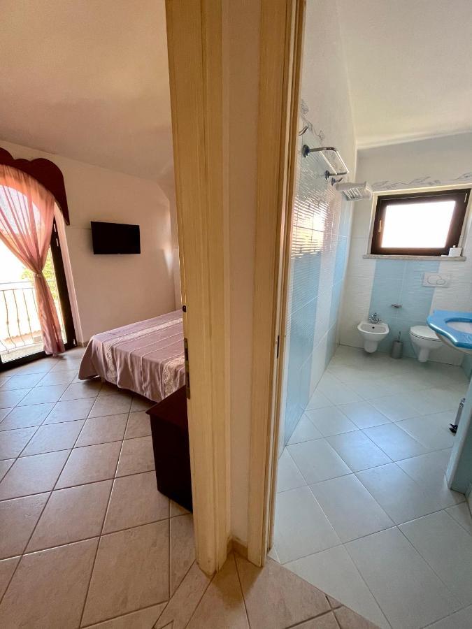 B&B Le Farfalle Palau Bagian luar foto