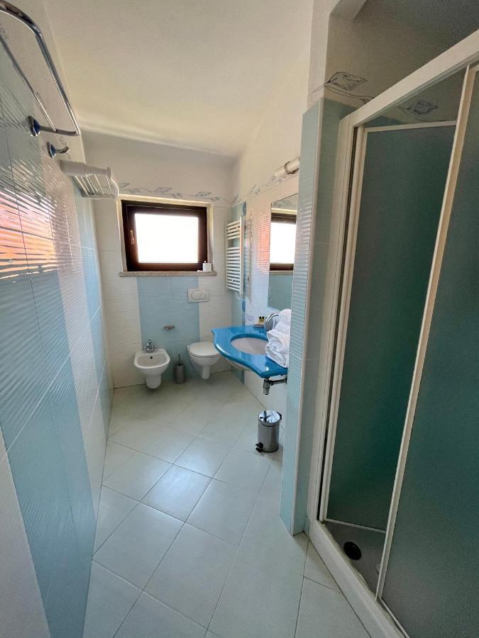 B&B Le Farfalle Palau Bagian luar foto