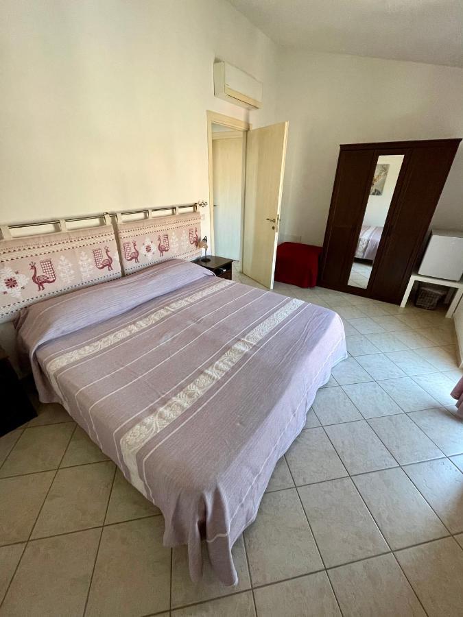 B&B Le Farfalle Palau Bagian luar foto