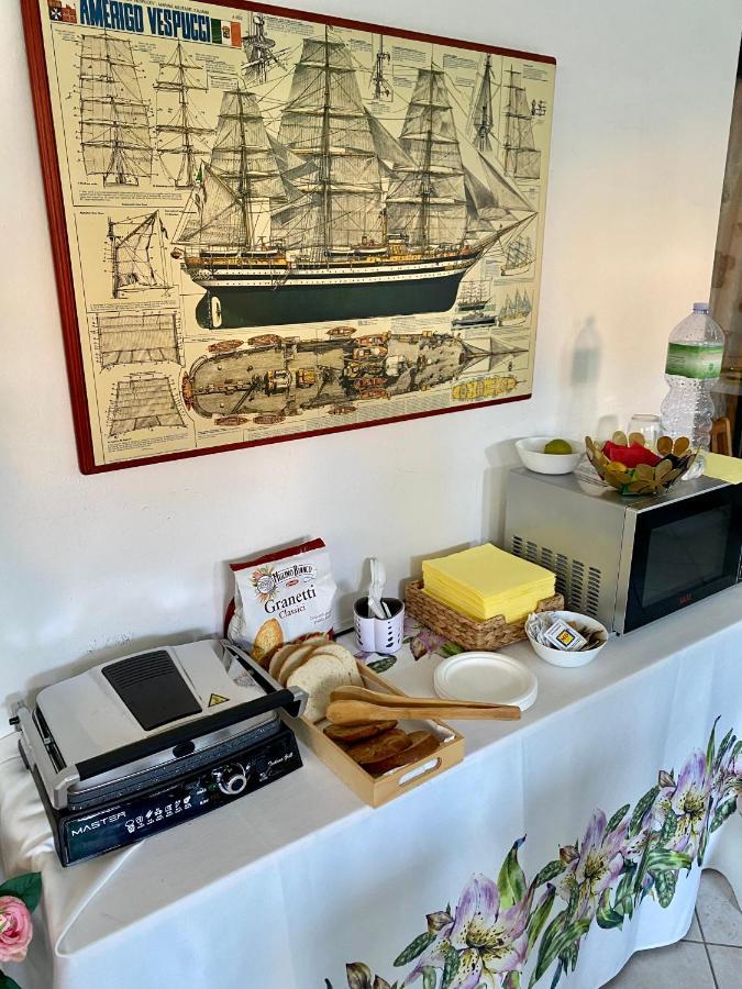 B&B Le Farfalle Palau Bagian luar foto