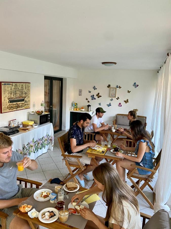 B&B Le Farfalle Palau Bagian luar foto